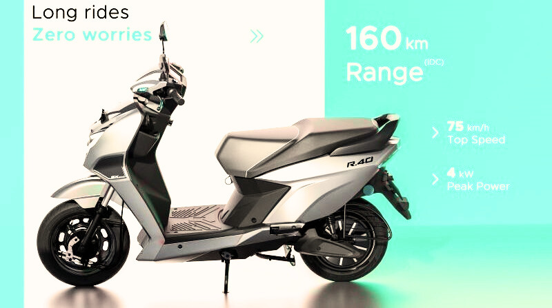 Jindal Mobilitric SX R.40 Electric Scooter Review 2025 2 SX R.40 electric scooter headlamp close-up